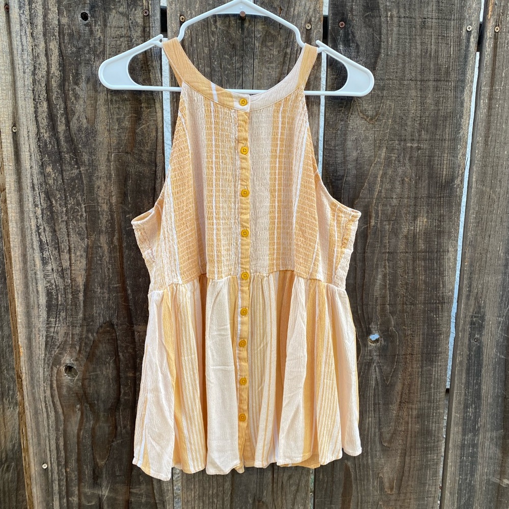 Torrid crinkle gauze sleeveless blouse - Picture 3 of 6